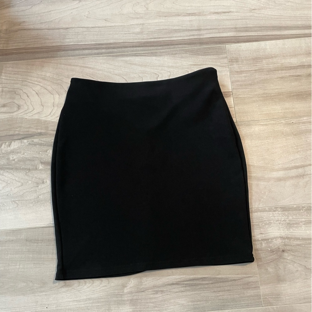 TOBI Black Bodycon Style Mini Skirt With Crisscross Cut Out Detail- Size Small - Picture 2 of 11